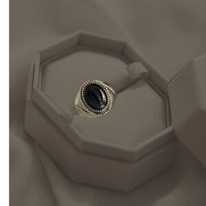 925  Black oval ONYX set in Sterling Silver Ring Sz 1109